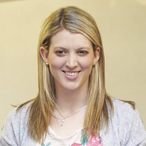 Porträt von Lena Schneider, Social Media Trainerin für Community und Kampagnen